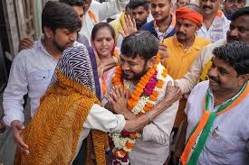 दिल्ली में चुनाव प्रचार के दौरान कांग्रेस उम्मीदवार कन्हैया कुमार पर बदमाशों ने किया हमला, माला पहनाने के दौरान हुई घटना